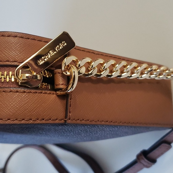 MICHAEL KORS Jet Set Monogram Crossbody Bag - Picture 9 of 16